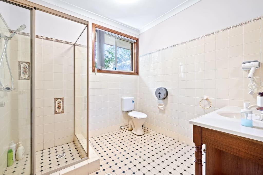 Tranquil Queen Room - Nearby Transport And Stores - Shared Bathroom Pymble Exterior photo