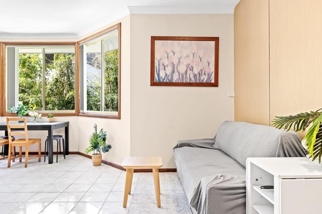 Tranquil Queen Room - Nearby Transport And Stores - Shared Bathroom Pymble Exterior photo